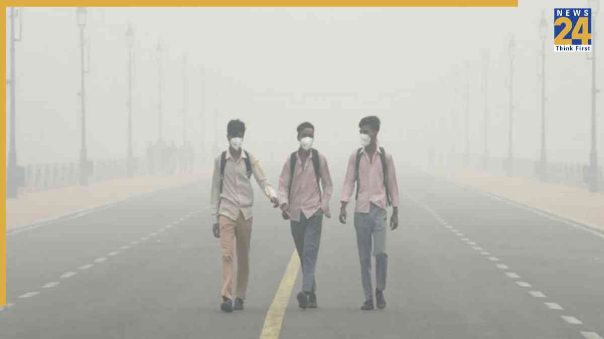 ‘Even masks are not enough’: Supreme Court asks lawyers to appear via VC as Delhi chokes in ‘severe’ air