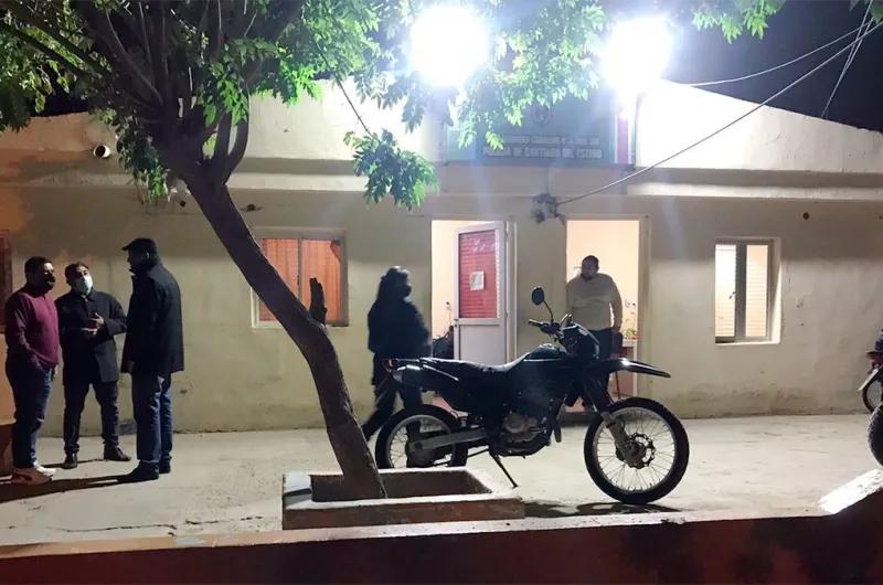 Automovilista chocó una camioneta estacionada