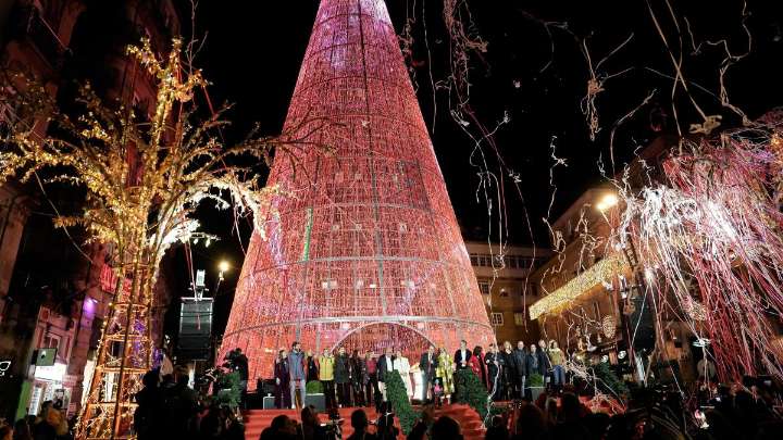 Ya es Navidad en Vigo y “en el planeta Tierra” tras luchar contra los elementos