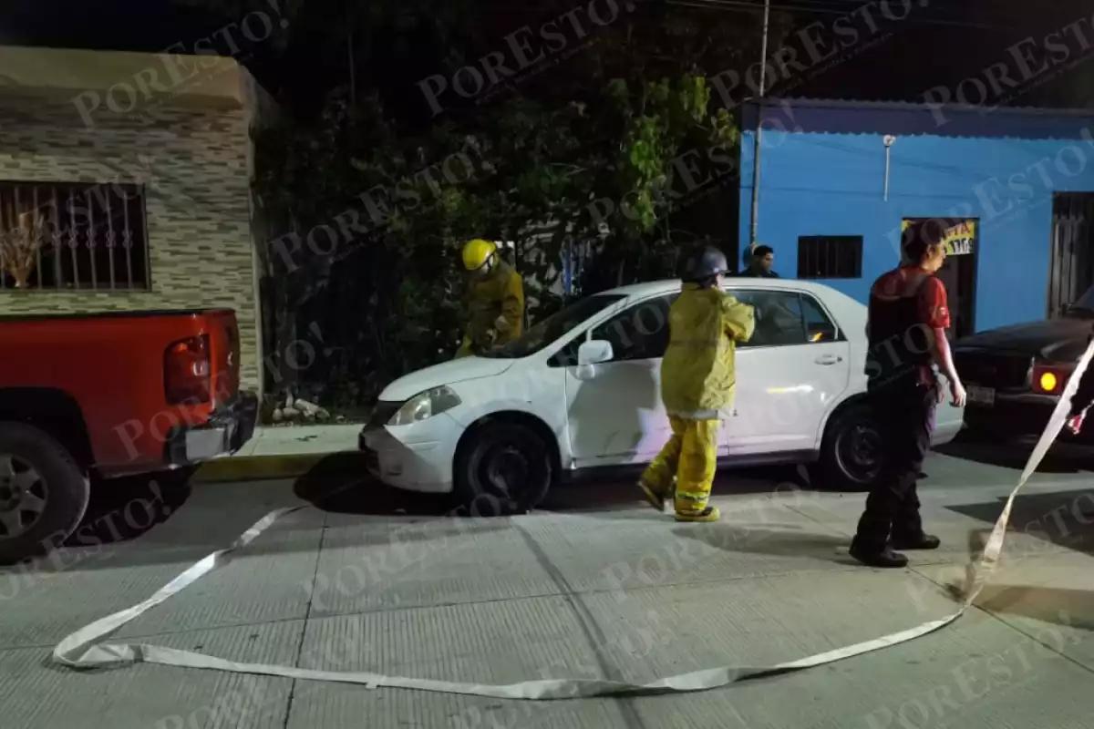 Incendio en colonia Santa Rosalía en Ciudad del Carmen moviliza a cuerpos de emergencia