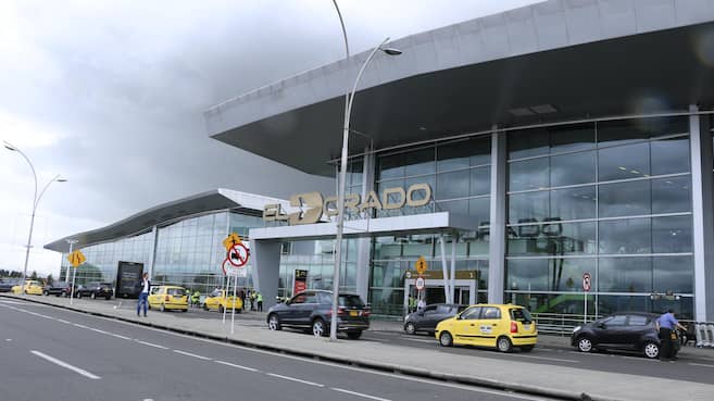 Viernes de caos por lluvias en Bogotá: inundaciones en El Dorado y colapso vial, el balance