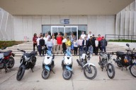 Legítimos propietarios reciben vehículos robados y recuperados por la FGE