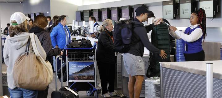 2.000 vuelos cancelados este lunes en EE.UU. por cierre del Gobierno federal