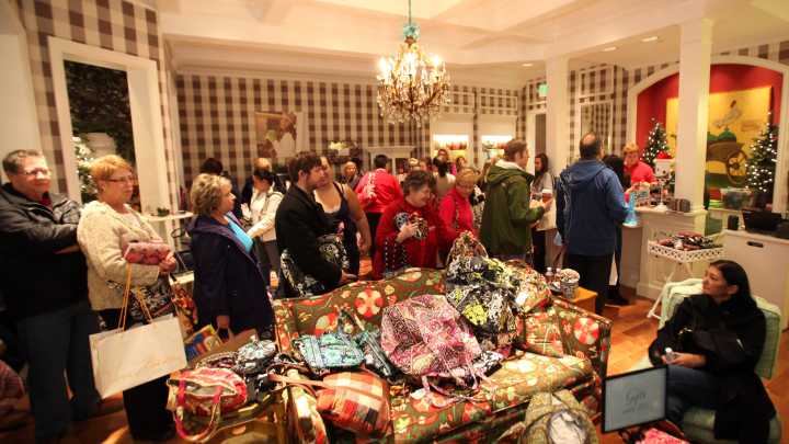 What time does the mall open on Black Friday? See holiday hours