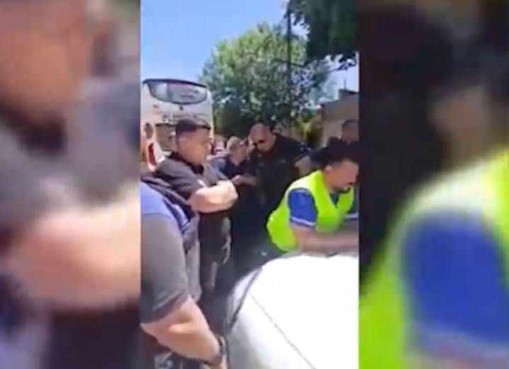 Se atrincheró y se encerró en el micro. Un chofer que llevaba a niños en un viaje de egresados dio positivo en un test de drogas