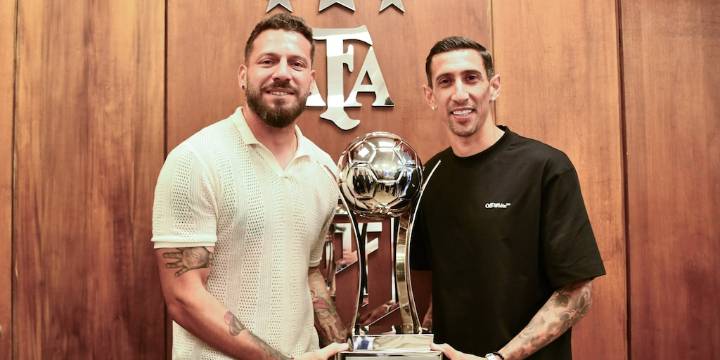 “La gloria no tiene precio”: el festejo de Ángel Di María tras el trofeo de campeón que la AFA le dio a Rosario Central