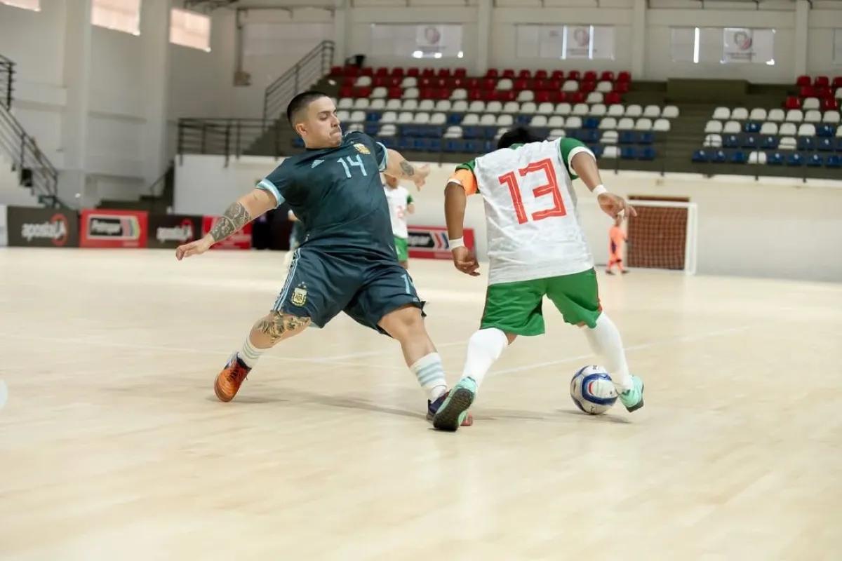 Argentina se metió en la semifinal de la Copa América de Talla Baja, con un misionero