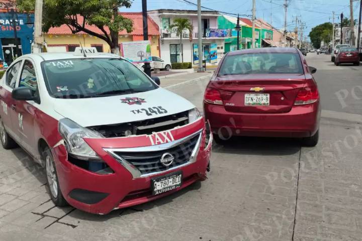 Lunes caótico en Ciudad del Carmen: dos choques con taxis colapsan vialidades en el Centro y San Carlos
