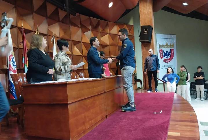 UJAP celebró Día del Estudiante Universitario con becas y reconocimientos