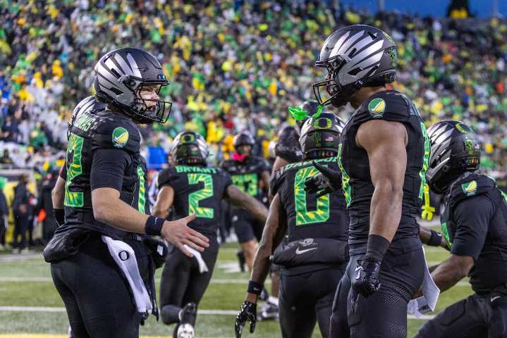 Where to watch Oregon vs. Iowa football in top 25 showdown today for free