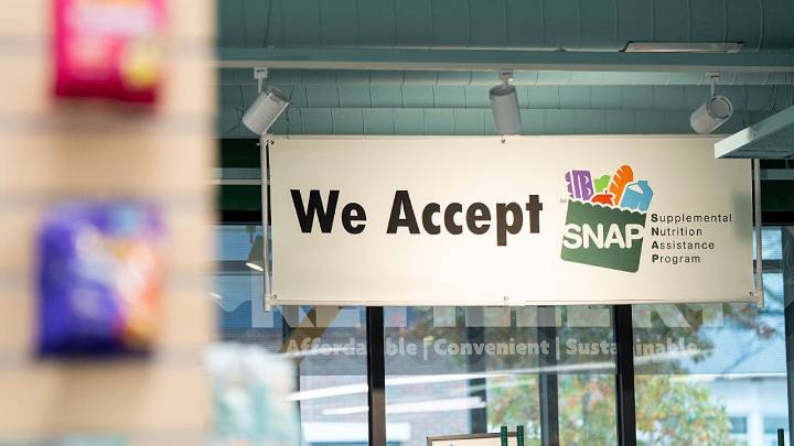 SNAP benefits won’t reach 1.9M Illinoisans for ‘days or weeks,’ officials say