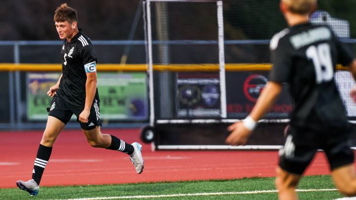 No. 11 St. Joseph (Met.) rolls into second