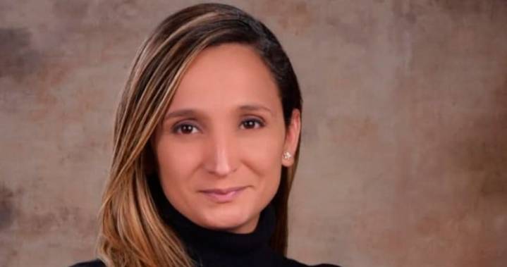 Pensar y andar distinto: sin paraguas bajo la lluvia o descalzos sobre la arena caliente