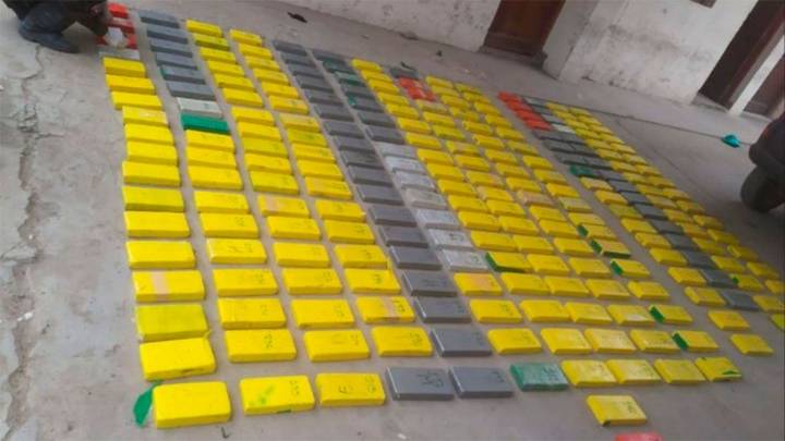 Otro golpe al narcotráfico: la policía secuestró 60 kilos de cocaína y detuvo a varias personas