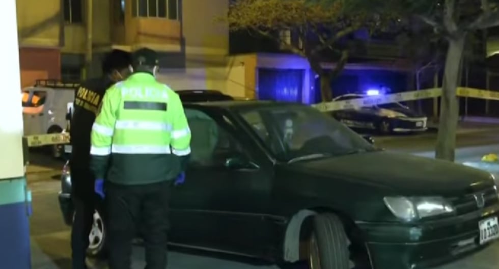 Surco: hallan cadáver dentro de vehículo abandonado en plena vía pública