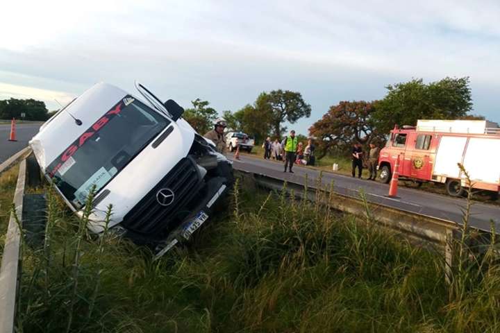 Viajaban hacia las termas de Federación, pero en Ceibas sufrieron un accidente