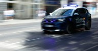 Tirotean un coche y secuestran a su conductor en Madrid