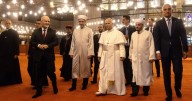Pope removes shoes but doesn't pray on visit to Istanbul's Blue Mosque
