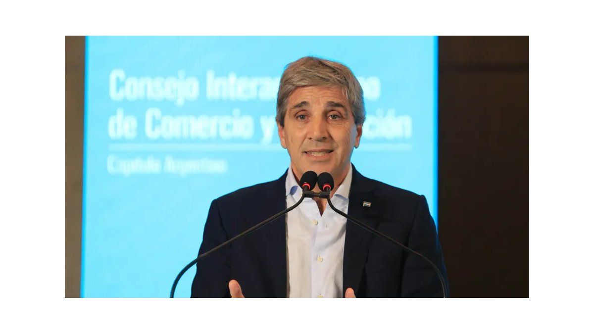 Caputo se reúne con la UIA, el calendario de INDEC y los pagos de ANSES