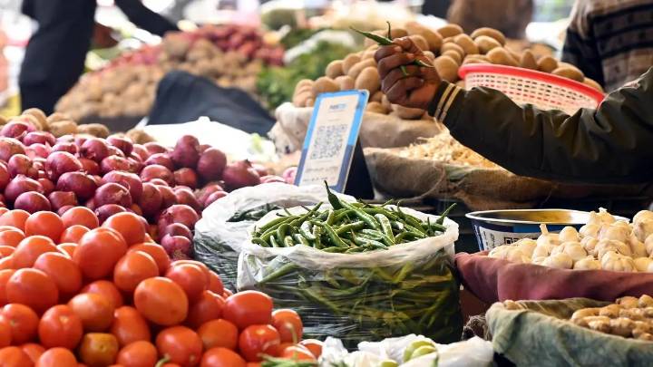 WPI inflation slips to -1.21% in Oct on fall in food prices