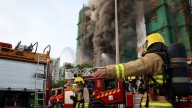 Impactante incendio en Hong Kong: cuatro muertos y varias personas atrapadas