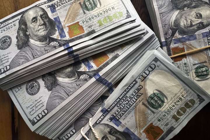 Minuto a minuto. A cuánto cotiza el dólar oficial y blue este jueves 27 de noviembre