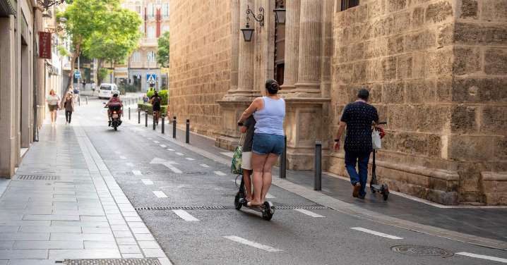 Seguro, matrícula y patinetes homologados en Almería: multas, normas y qué municipios ya están preparados