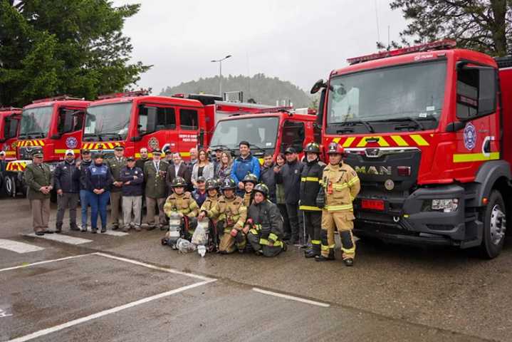 Cuerpo de Bomberos de Cisnes recibe nuevos vehículos