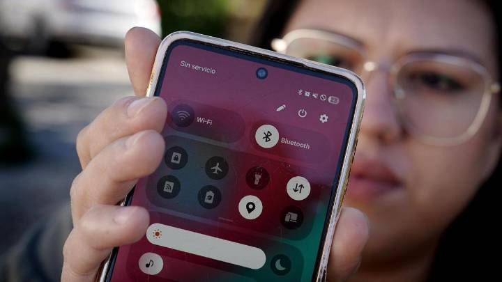 La brecha digital se enquista en el 20% de las zonas rurales de España: "Nos están echando del pueblo"