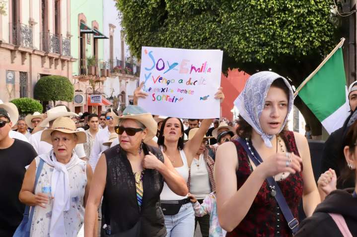 Realizan primera movilización en Querétaro por el asesinato de Carlos Manzo
