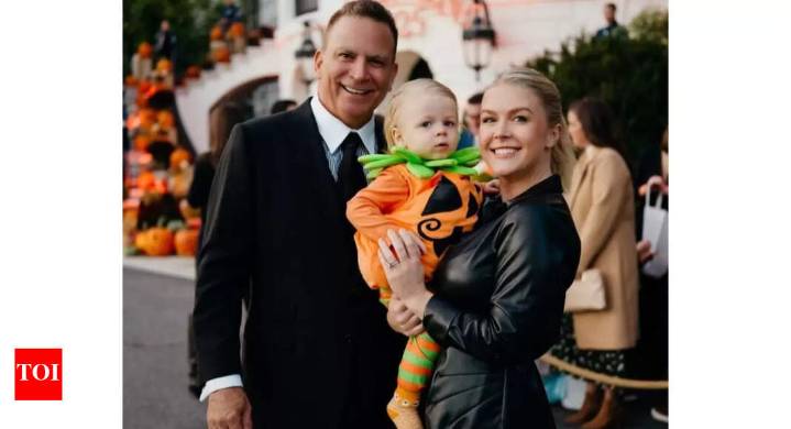 White House Press Secretary Karoline Leavitt trolled for photoshopping 60