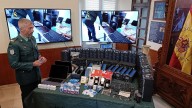 La Guardia Civil neutraliza desde Alicante la primera 'granja' en España de tarjetas SIM para estafas: 2,5 millones de SMS diarios y llamadas fraudulentas