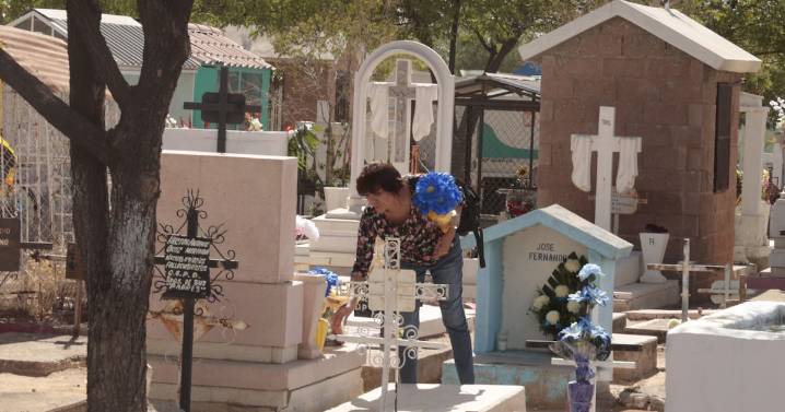 Aumento en flores de Día de Muertos no frena ventas en panteones de Hermosillo