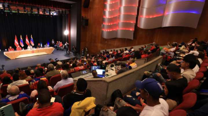 Maduro aprueba planes para una “lucha armada” en caso de agresión de Estados Unidos