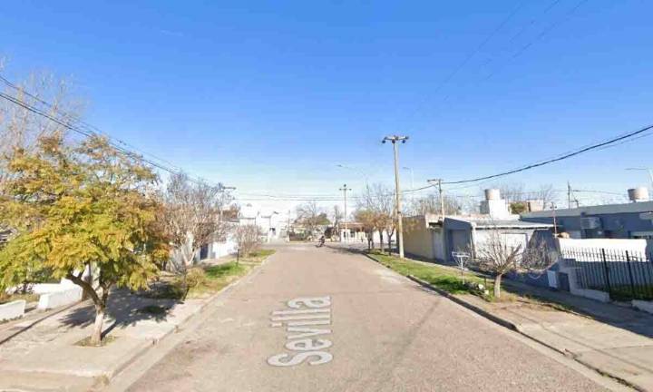 Golpeó con un palo de amasar a tres familiares: terminó detenida