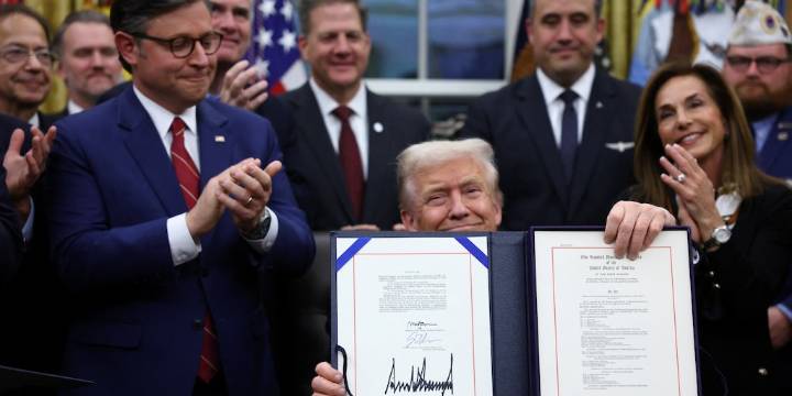 Donald Trump promulgó la ley para poner fin al cierre más largo de la historia del Gobierno de Estados Unidos