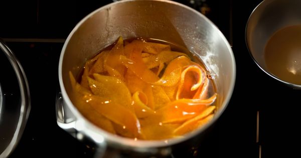 Hervir cáscaras de naranja en vinagre: por qué recomiendan esta mezcla y para qué sirve