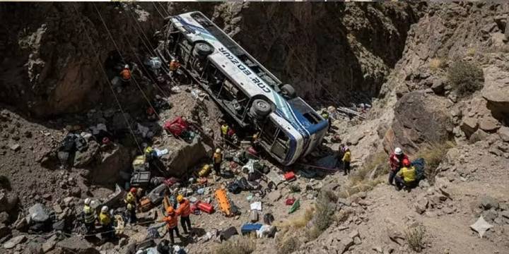 37 personas fallecieron luego de accidente de autobús en Perú
