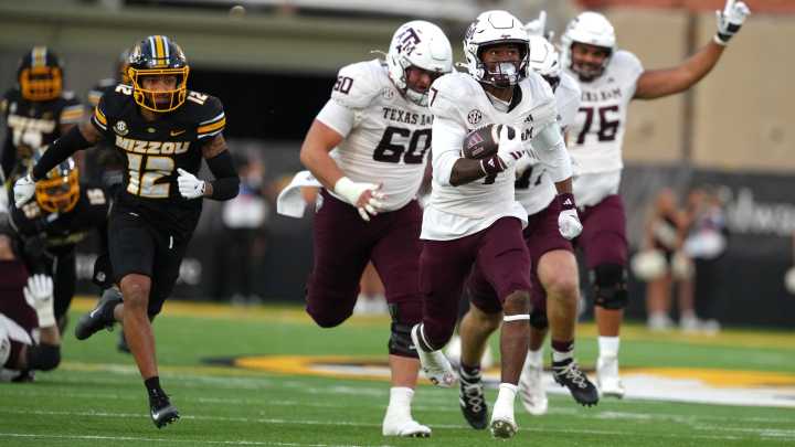 'Ain't nobody here.' Aggies celebrate in mostly empty Missouri stadium
