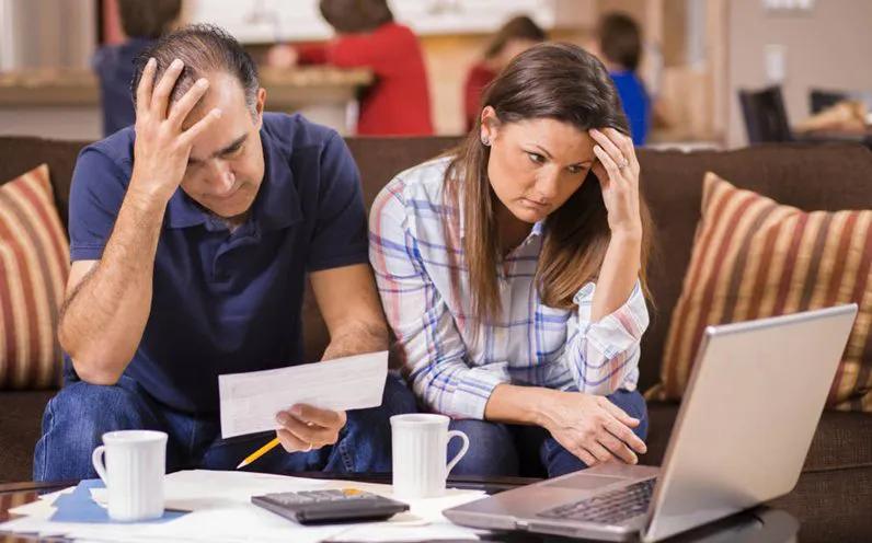 El 41% de los argentinos cree que vive peor que sus padres y el 63% admite haber resignado consumos esenciales