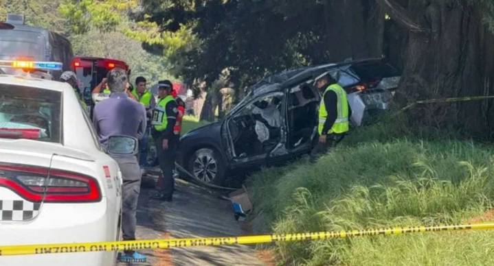 Familia muere tras fuerte choque entre dos vehículos en autopista México
