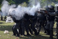 Choques entre hinchas y policía en caravana de Flamengo rumbo a la Libertadores