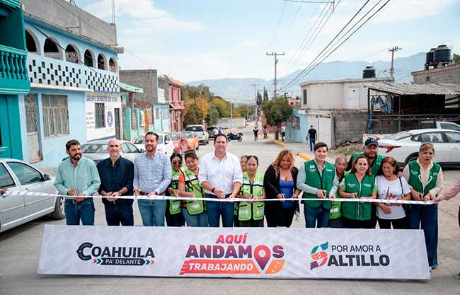 Entrega Javier Díaz recarpeteo de la Avenida del Rosal