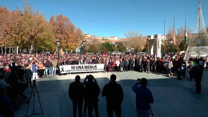 Campillos guarda silencio por Concha, la joven asesinada por su expareja, y clama contra la violencia machista
