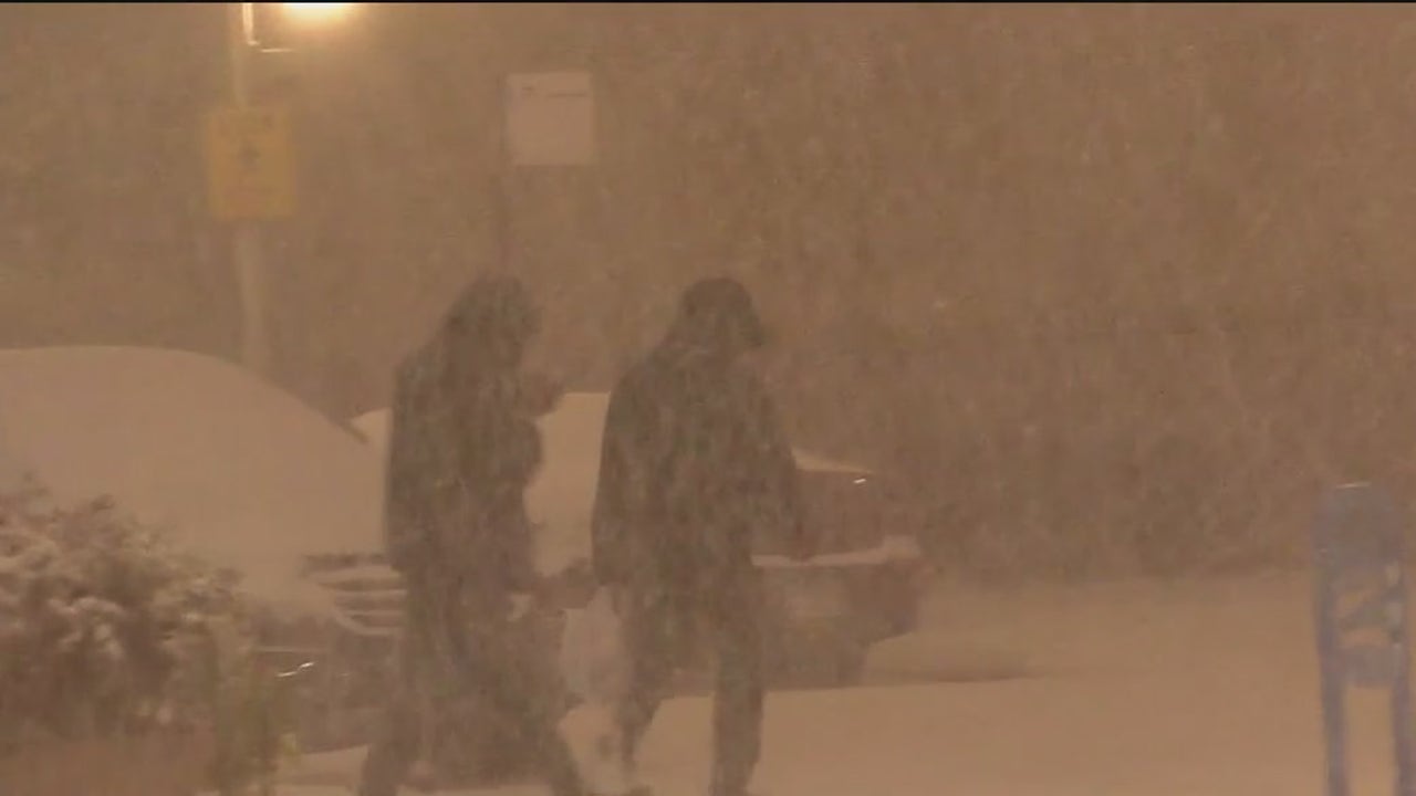 Snow blasts Chicago: Schools closings, canceled flights and impacted roads