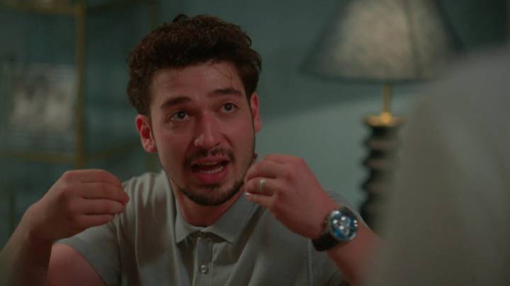 Seren y Uras se enfrentan como nunca: ella lo acusa de infidelidad y le devuelve el anillo