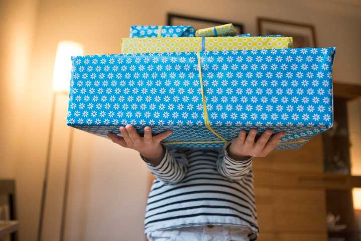 Dear Abby: Cheapskate sister’s gifts are so bad, I wish she’d bring nothing at all