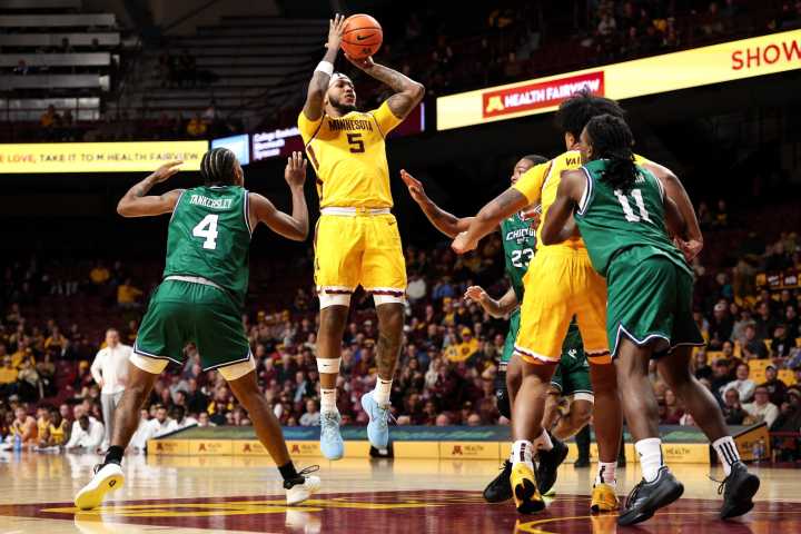 Gophers avoid scary upset in win over Chicago State