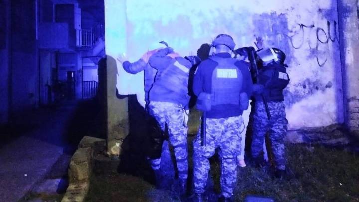 Dos personas detenidas en Cuyaya por posesión de drogas y objetos sospechosos