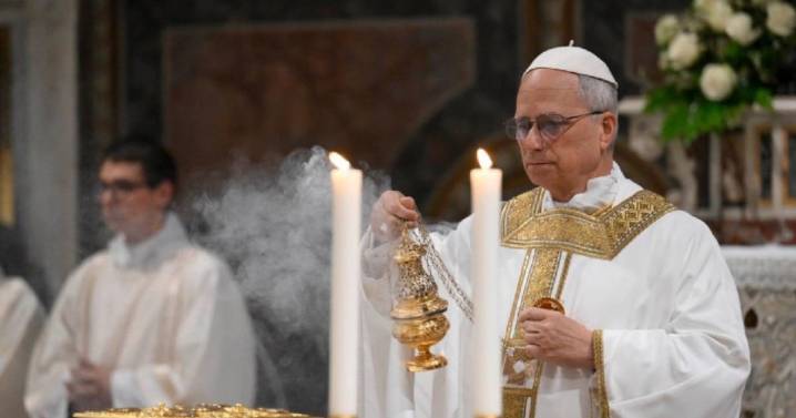 Papa León XIV reza por los muertos de los que nadie se acuerda